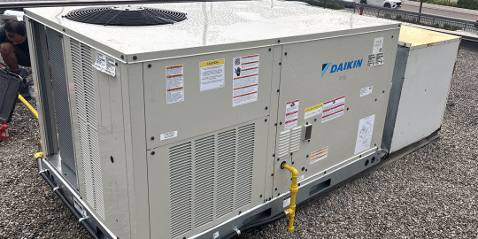 commercial-hvac-industrial-Rooftop-Estrada-Car-Rental-upgrade-Newmarket-Lennox-GCS16-to-Daikin-5-Ton-after-front-view