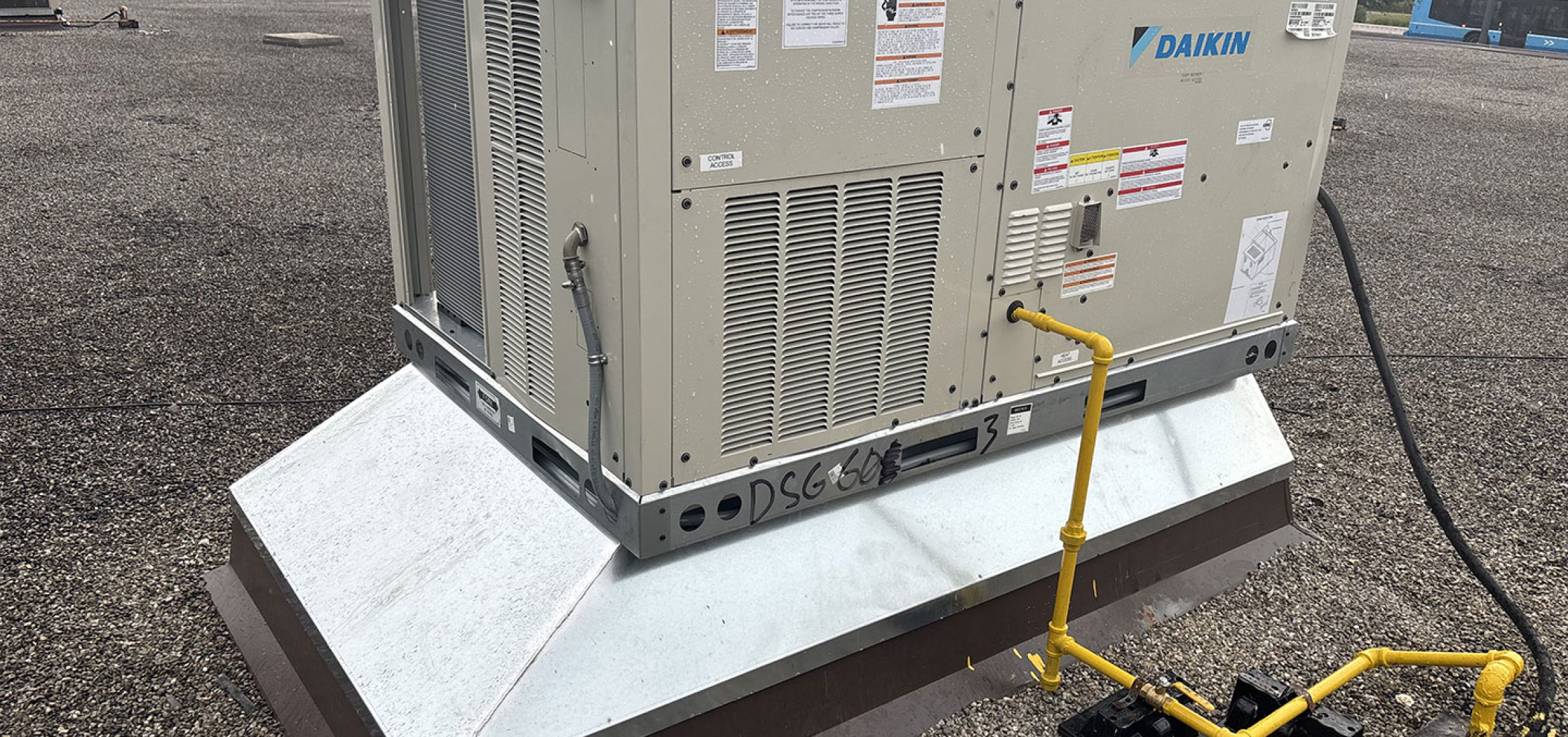 commercial-hvac-industrial-Rooftop-Villa-Risi-Restaurant-Newmarket-upgrade-Lennox-GCS16-to-Daikin-5-Ton-after-front-view