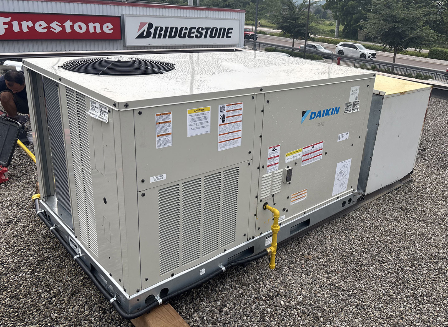 commercial-hvac-industrial-Rooftop-Estrada-Car-Rental-upgrade-Newmarket-Lennox-GCS16-to-Daikin-5-Ton-after-front-view