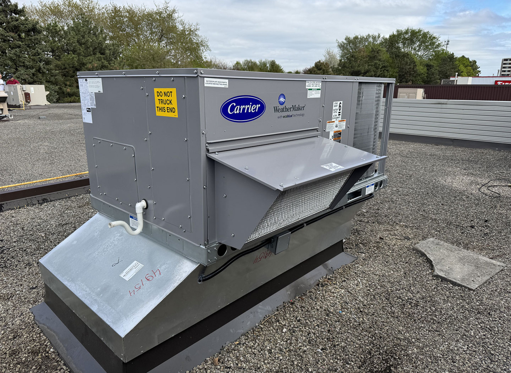 commercial-hvac-industrial-Rooftop-carrier-upgrade-Villa-Risi-Restaurant-Newmarket-after-front-view