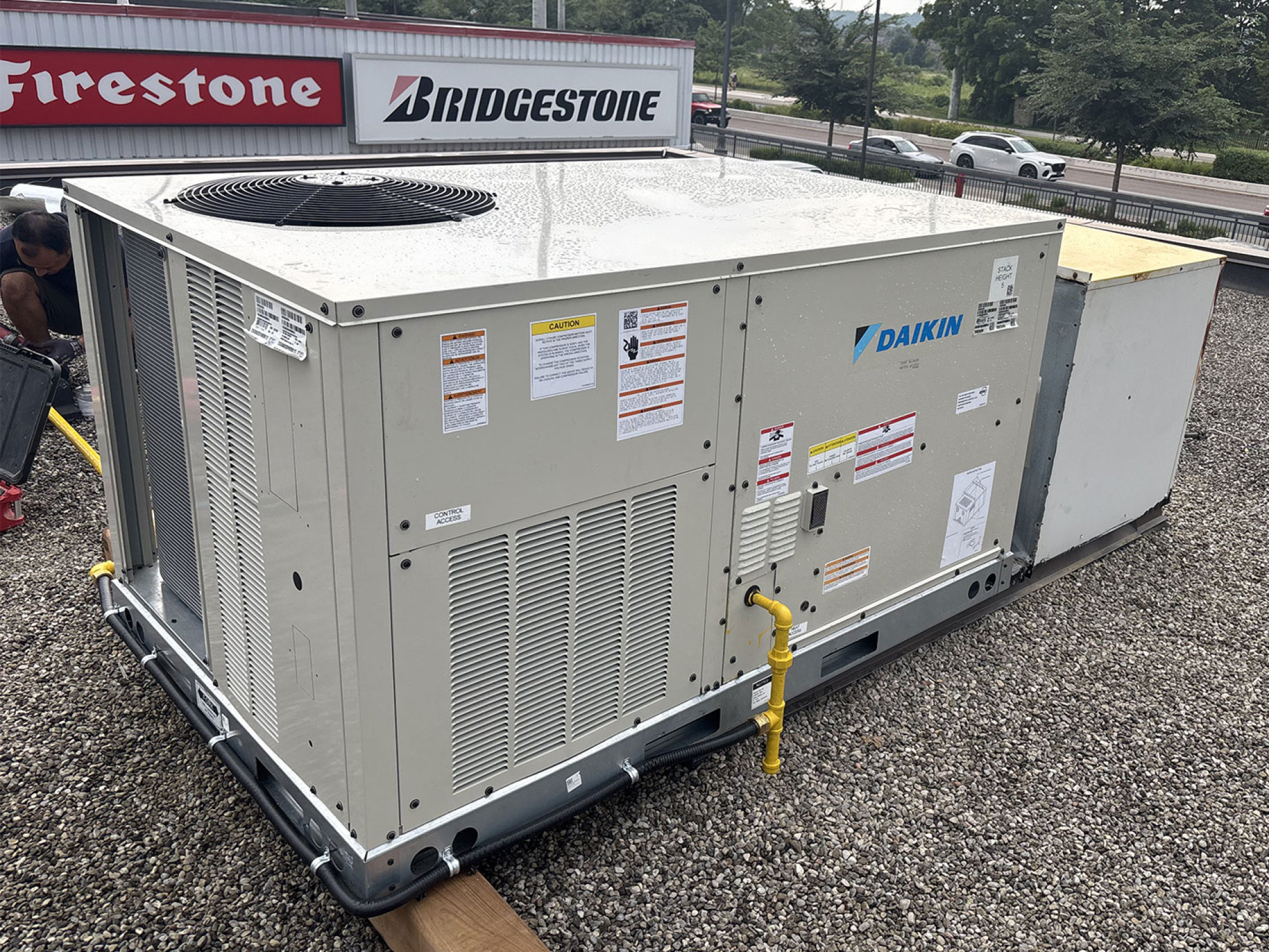 commercial-hvac-industrial-Rooftop-Estrada-Car-Rental-upgrade-Newmarket-Lennox-GCS16-to-Daikin-5-Ton-after-front-view