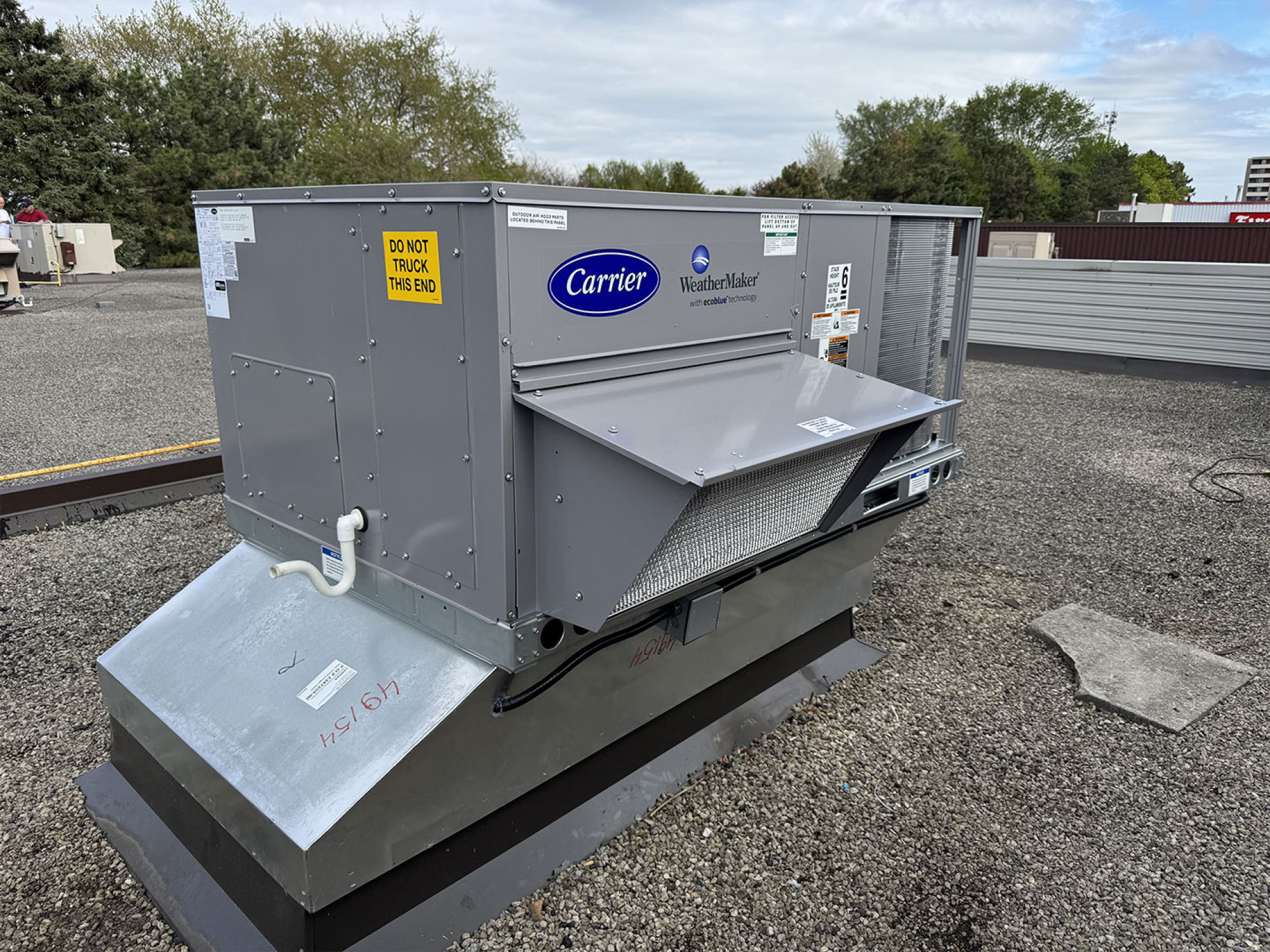 commercial-hvac-industrial-Rooftop-carrier-upgrade-Villa-Risi-Restaurant-Newmarket-after-front-view