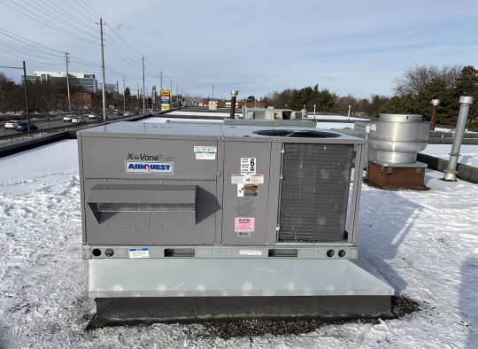 commercial-hvac-industrial-Rooftop-AirQuest-upgrade-Bagel-World-Restaurant-Newmarket-after-front-view