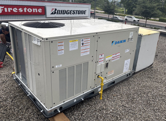 commercial-hvac-industrial-Rooftop-Estrada-Car-Rental-upgrade-Newmarket-Lennox-GCS16-to-Daikin-5-Ton-after-front-view