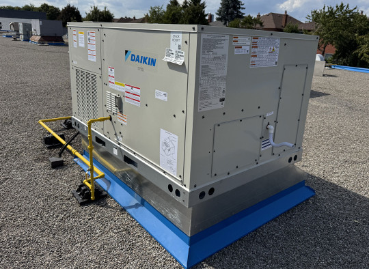 commercial-hvac-industrial-Rooftop-Thornhill-upgrade-Carrier-to-Daikin-5-Ton-after-front-view